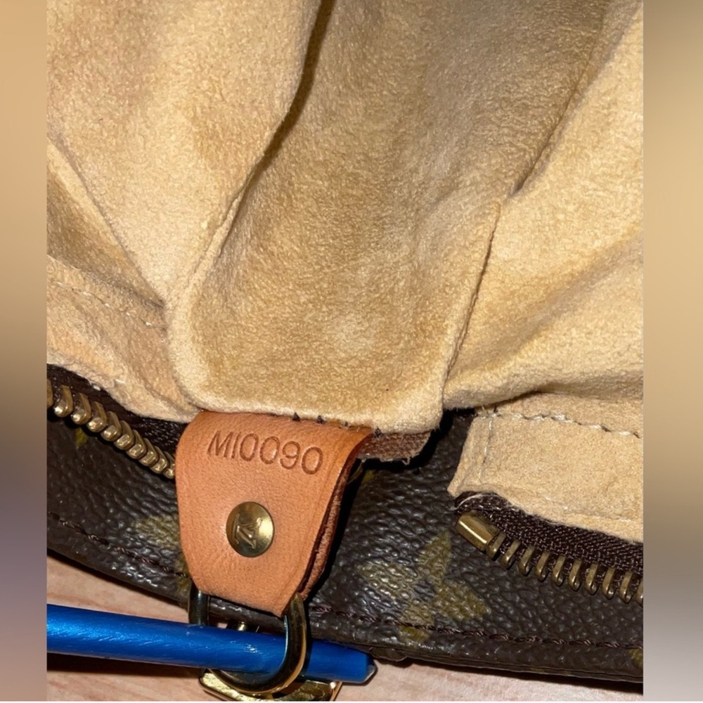 LOUIS VUITTON ✅ AUTHENTIC GM SIZE LOOPING BAG - Picture 8 of 12